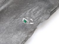 Hans Krieger - Emerald 0.62ct Diamond 0.44ct G vvs2 Set, White Gold - - 18ct Cluster 3 stone Ring
