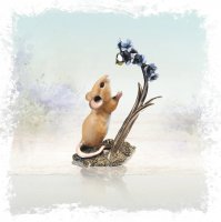 Richard Cooper - Mouse with Bluebell, Bronze - Ornament, Size 9.2 x Length: 7.5 x Depth: 4 cm 255BR