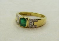 Antique Guest and Philips - 1.08ct Emerald Set, Yellow Gold - Cluster Ring R4257