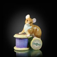 Richard Cooper - Mouse on Antique Cotton Reel, Ceramic/Pottery/China - Ornament, Size 6.3cm x Length: 5.3cm 123BC 123BC