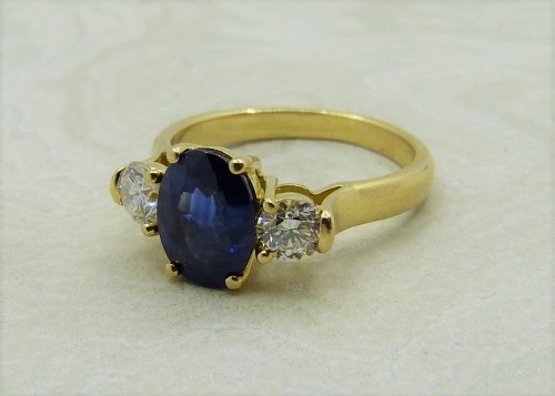 Antique Guest and Philips - 1.60ct Sapphire Set, Yellow Gold - Three Stone Ring R4200
