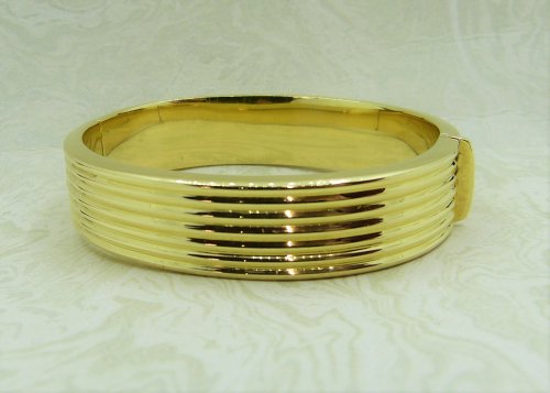 Antique Guest and Philips - Yellow Gold fluted Hinged Bangle B700