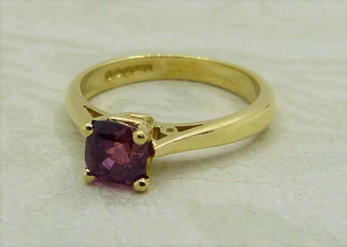 Antique Guest and Philips - Yellow Gold Single Stone Ring R4926