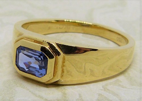 Antique Guest and Philips - 1.50ct (Est)Sapphire Set, Yellow Gold - Single Stone Ring R3598