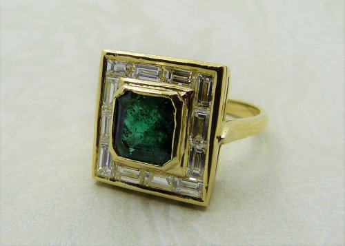 Antique Guest and Philips - 1.80ct Emerald Set, Yellow Gold - Cluster Ring R3752