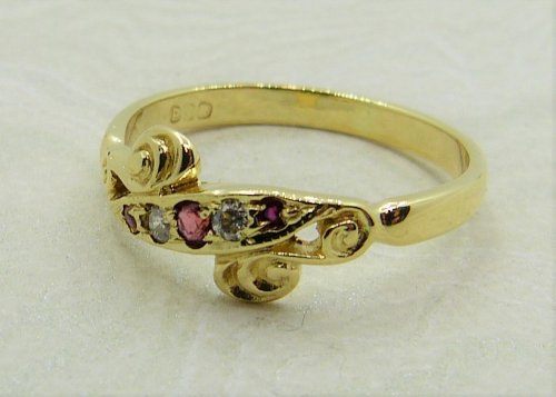 Antique Guest and Philips - Ruby Set, Yellow Gold - Five Stone Ring