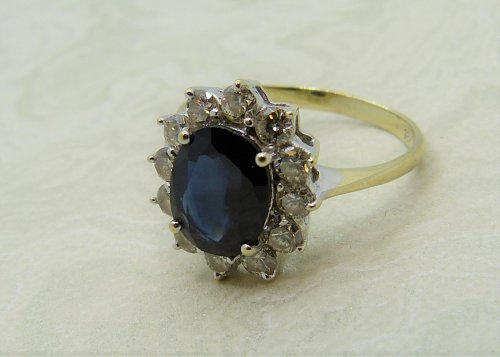 Antique Guest and Philips - 2.25ct Sapphire Set, Yellow Gold - Cluster Ring