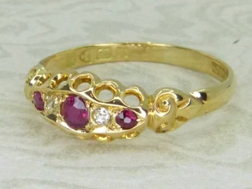 Antique Guest and Philips - Ruby Set, Yellow Gold - Five Stone Ring R6044